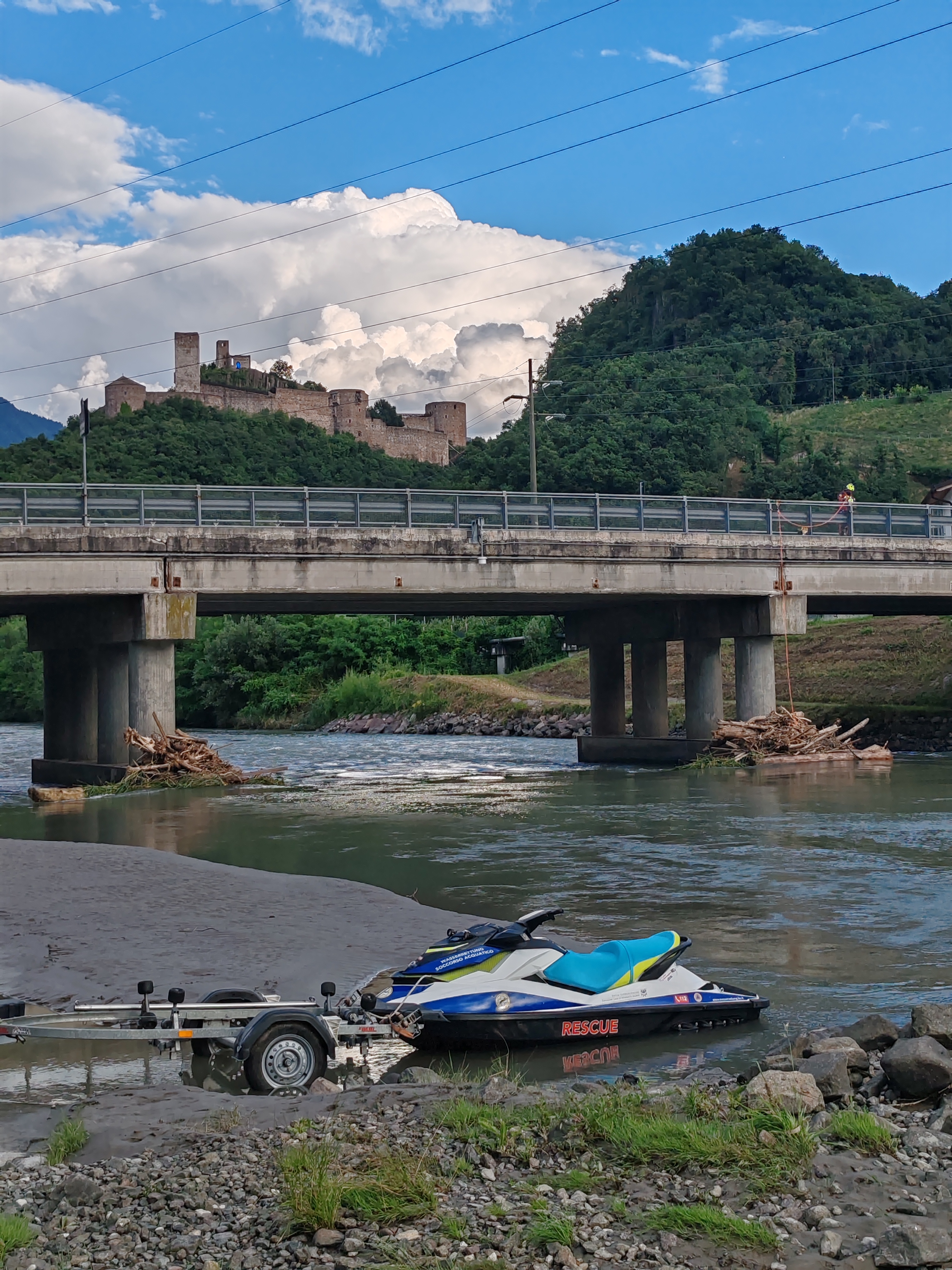 Reinigung der Ponte Adige